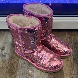 Ugg Classic Short with Sequins